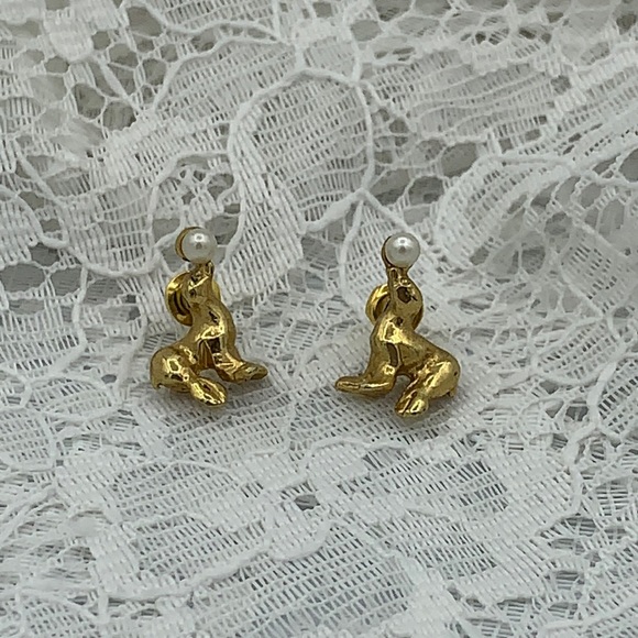 Vintage Gold Seal Balancing Pearl Ball Stud Earrings